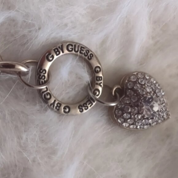 Chunky and Chic Charm Bracelet with Sparkly Heart Pendant and Link Closure - Picture 4 of 9